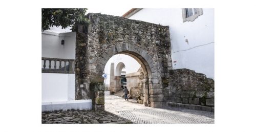 (Português) Arco Romano de D. Isabel