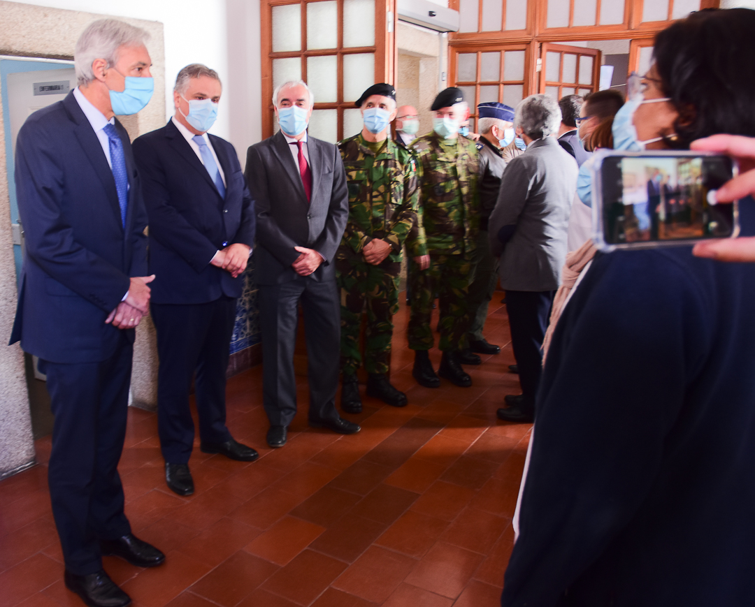 UnidadedeSadeMilitardevoraPresidentedoMunicpioacompanhavisitadoMinistrodaDefesaaolocal_F_2_1594215769.