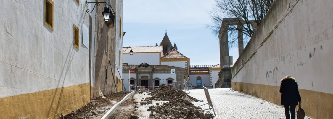 Projeto “Évora Turismo para Todos” prossegue na melhoria das condições de circulação ped...