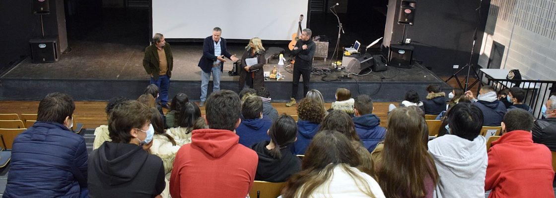 Artes à Escola despertou jovens para ler Saramago e conhecer a história dos antifascistas portu...