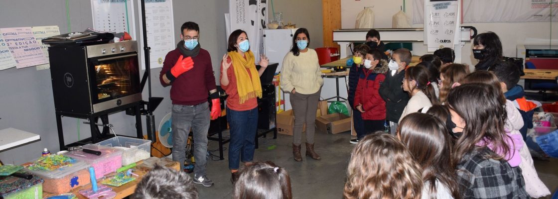 Alunos do Ensino Básico produzem brinquedo a partir da reciclagem de plástico