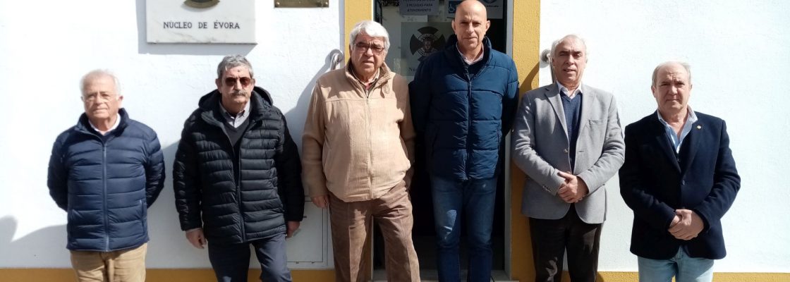 Presidente da Câmara visita sede da delegação de Évora da Liga dos Combatentes