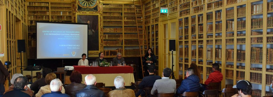 Catálogo “Impressores de Memórias D’ Évora” apresentado na Feira do Livro