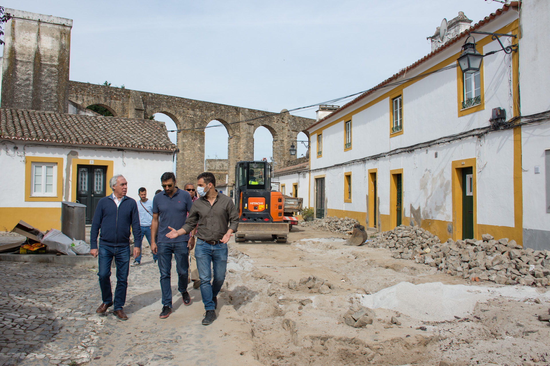 (Português) Presidente da Câmara visita a obra de remodelação das redes de água e esgotos da Rua do Muro, Rua do Cabo e Largo dos Estaços