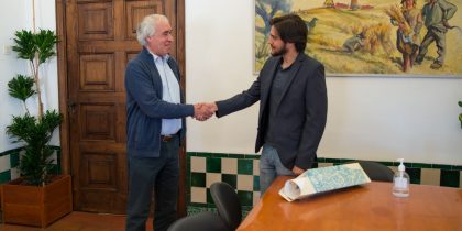 (Português) Presidente da Câmara recebe jovem embaixador ao Congresso da Organização das Cidades Património Mundial (OCPM)