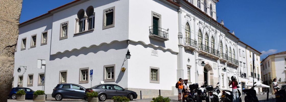 Principais assuntos tratados na reunião pública de Câmara de 13 de julho