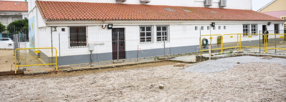 OBRA EM CURSO NA ESCOLA PRIMÁRIA HERÓIS DO ULTRAMAR IRÁ INCIDIR NA REQUALIFICAÇÃO DOS ESPAÇ...