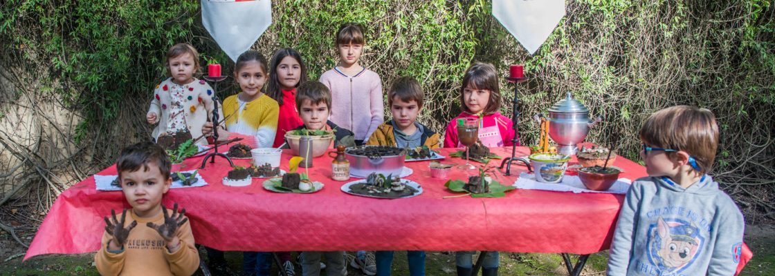 CRIANÇAS PREPARAM BANQUETE REAL NO JARDIM PÚBLICO