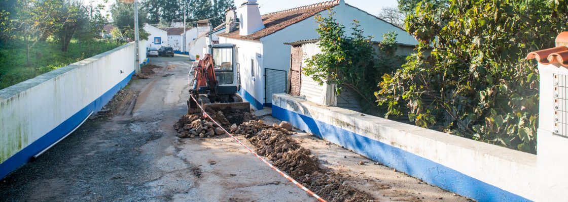 OBRA DE ABASTECIMENTO DE ÁGUA AOS CASTELOS EM FASE DE CONCLUSÃO