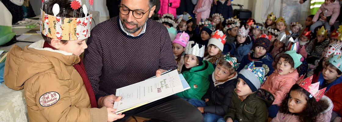 Sorteio e entrega de certificados do concurso Árvores de Natal Recicladas