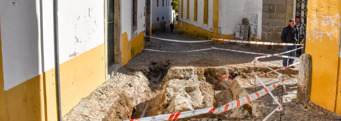 CÂMARA MUNICIPAL DE ÉVORA RENOVA CANALIZAÇÕES E REFORÇA CAUDAL DA REDE DE ÁGUA NA ZONA DO P...