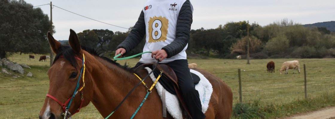 II Raide Hípico D. João Saldanha juntou dezenas de cavaleiros no Monte da Oliveirinha
