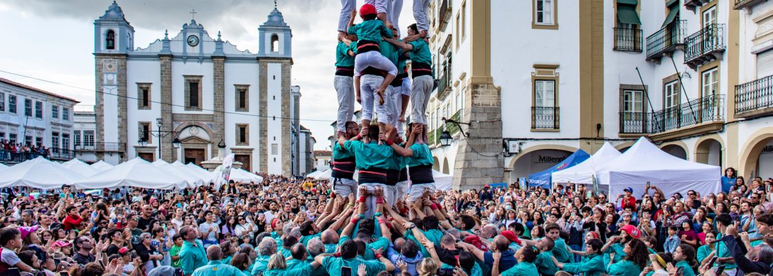 Com um espetáculo memorável CASTELLERS DE VILAFRANCA EXIBEM-SE EM ÉVORA