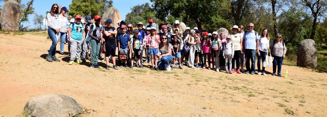 Escolas de Azaruja e Nª Sª de Machede conheceram património dos Almendres