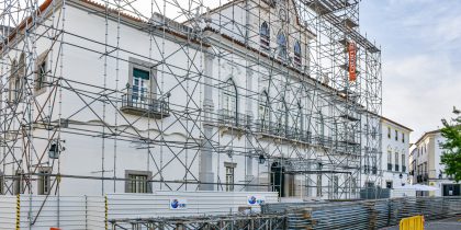 A começar pelo edifício dos Paços do Concelho O CENTRO HISTÓRICO DE ÉVORA VAI TER TELHAS SOLARES FOTOVOLTAICAS