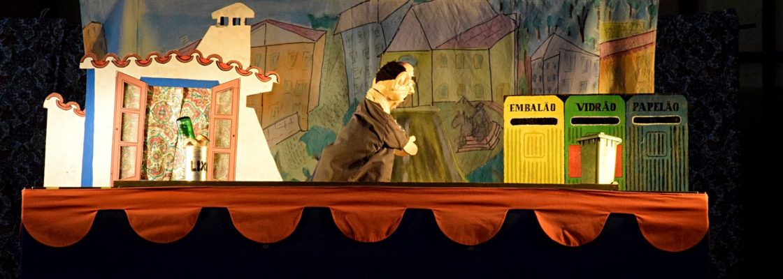 Artes à Escola foi com alunos ao Espaço Alegria ver marionetas