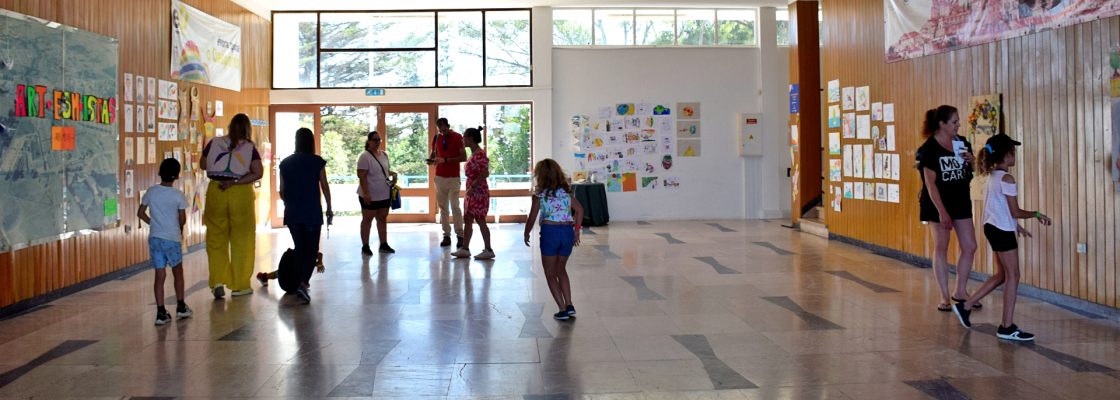 Exposição artística dos alunos das AEC’s para conhecer nas Piscinas Municipais