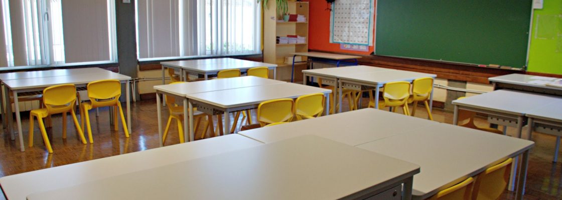 Câmara de Évora procede à substituição de mobiliário em escolas