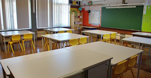 Câmara de Évora procede à substituição de mobiliário em escolas