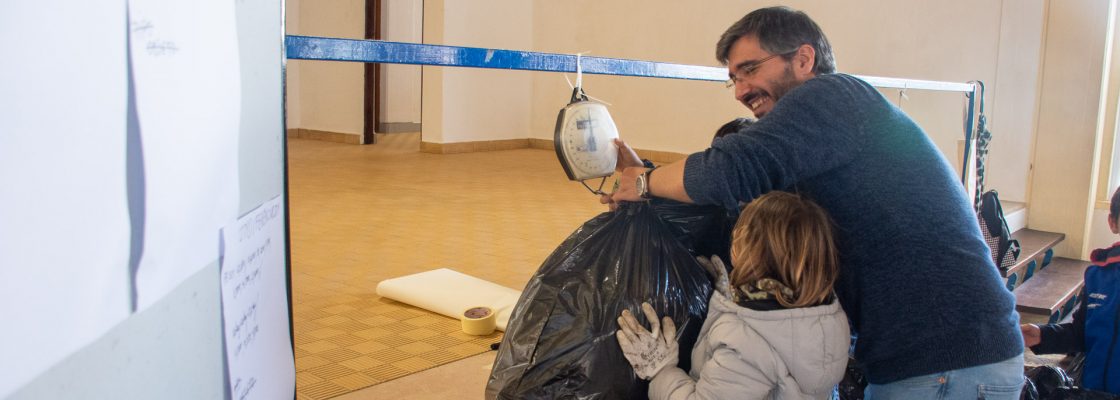 CAMINHADA SOLIDÁRIA PELO AMBIENTE MOBILIZA MAIS DE UMA CENTENA DE ALUNOS PARA LIMPAR A ECOPISTA