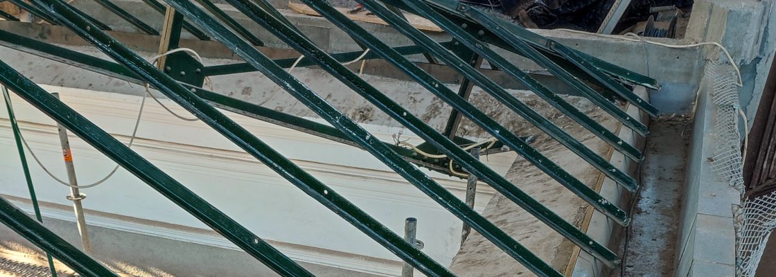 Remodelação da cobertura do edifício dos Paços do Concelho VIDRO FOTOVOLTAICO SUBSTITUI ANTIG...