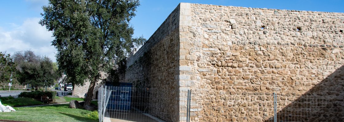OBRA DE RECUPERAÇÃO E CONSOLIDAÇÃO DA MURALHA COM CONCLUSÃO PREVISTA PARA A PRÓXIMA SEMANA