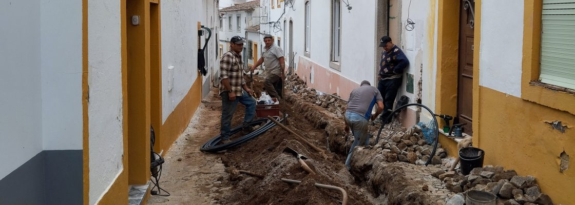 CÂMARA MUNICIPAL DE ÉVORA RENOVA A REDE DE ABASTECIMENTO DE ÁGUA NA RUA DAS NOBRES