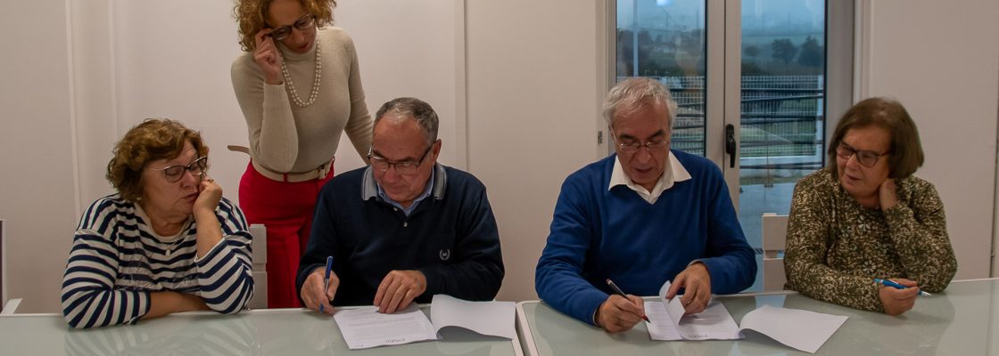 CENTRO DE CONVÍVIO DO BAIRRO DE SANTO ANTÓNIO COM SERVIÇO DE RESTAURAÇÃO E BEBIDAS