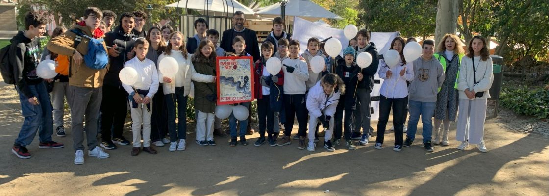  Alunos da EB de Santa Clara manifestam-se a favor da paz no planeta