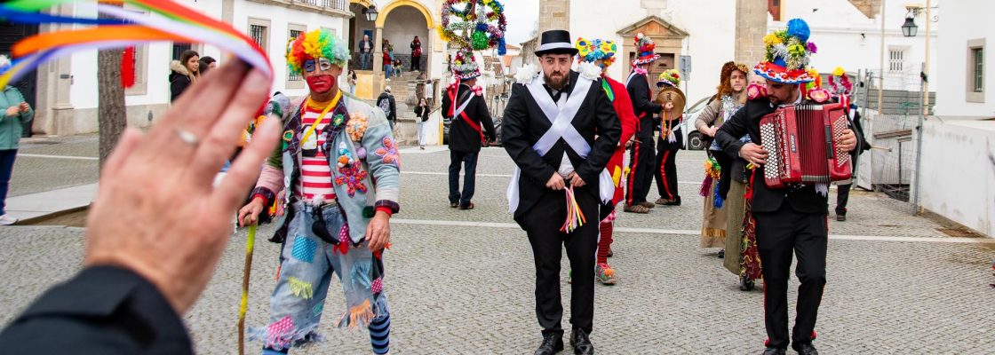 A TRADIÇÃO CUMPRIU-SE E AS BRINCAS DE CARNAVAL VIERAM À CÂMARA
