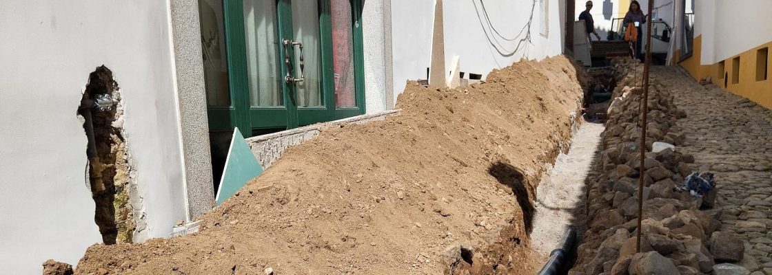 CÂMARA MUNICIPAL DE ÉVORA RENOVA A REDE DE ABASTECIMENTO DE ÁGUA NA TRAVESSA DA CANCELLA
