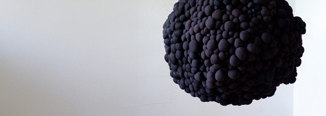 The Itch You Can’t Scratch | Exposição individual de Pinelopi Triantafyllou