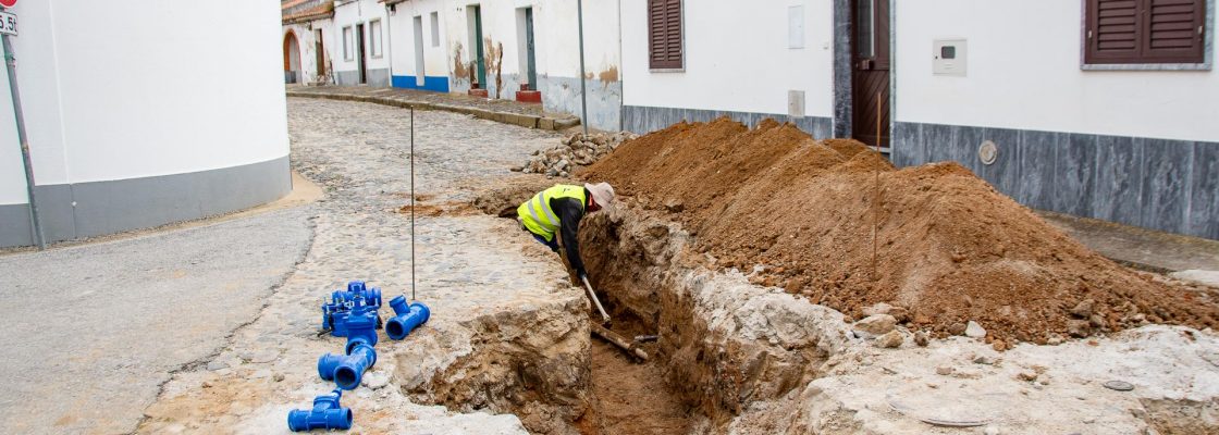JÁ COMEÇARAM OS TRABALHOS DE REMODELAÇÃO DA REDE DE ÁGUA E INSTALAÇÃO DE ESGOTOS PLUVIAIS ...