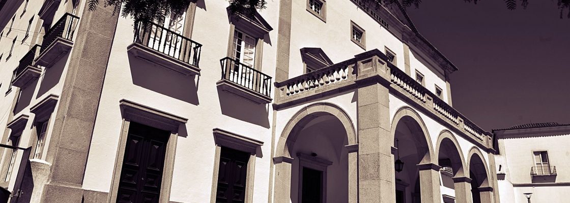 Dia Nacional da Pessoa com Deficiência Intelectual assinalado com iluminação do TGR