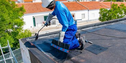 IMPERMEABILIZAÇÃO DA COBERTURA DO EDIFÍCIO DA EXTENSÃO DE SAÚDE DA AZARUJA