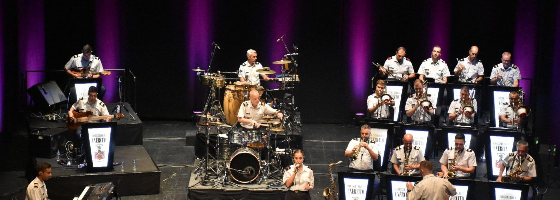 Orquestra Ligeira do Exército celebrou 10º aniversário da Direção de Formação no Teatro Ga...