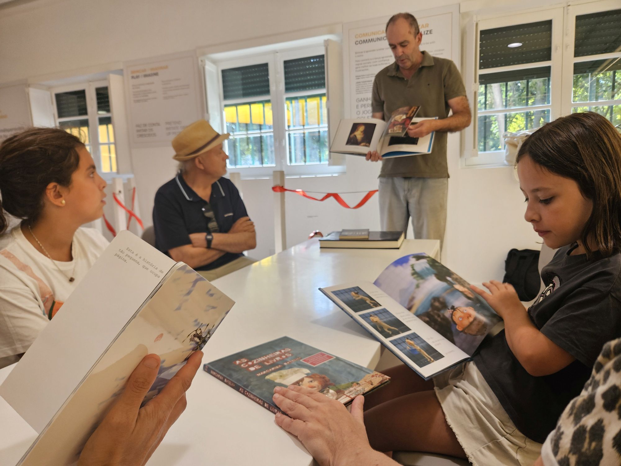 Livros com fotografias dentro, com António Carrapato | Oficina de Fotografia