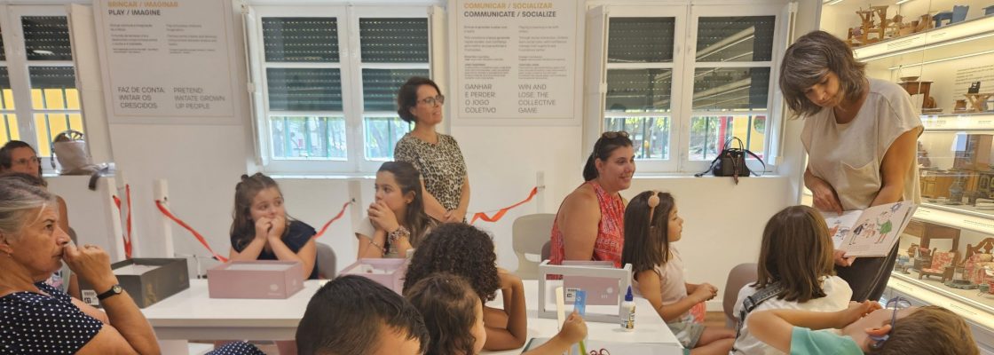 Fábrica de Personagens, do Livro para as mãos, com Helena Imaginário | Oficina de Construção...