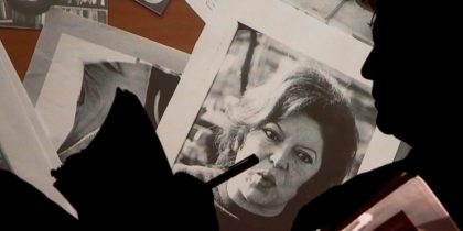 (Português) A MULHER QUE MORREU DE PÉ, um filme de Rosa Coutinho Cabral