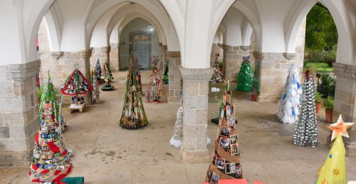 Exposição “Árvores de Natal Recicladas” já nas Arcadas do Palácio de D. Manuel