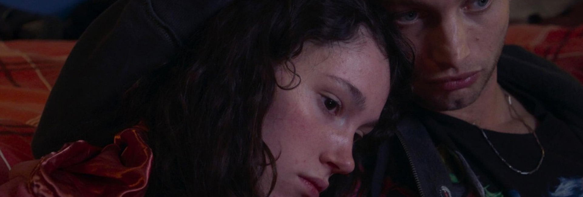 DEVORAR A NOITE, um filme de Caroline Poggi & Jonathan Vinel