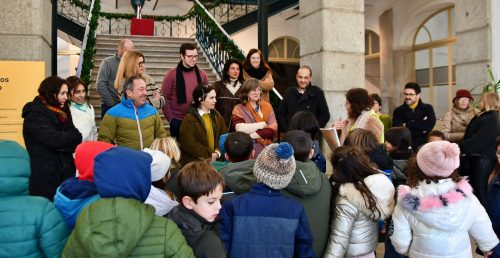 Alunos da EB 1 de S. Mamede vieram cantar as Janeiras aos Paços do Concelho