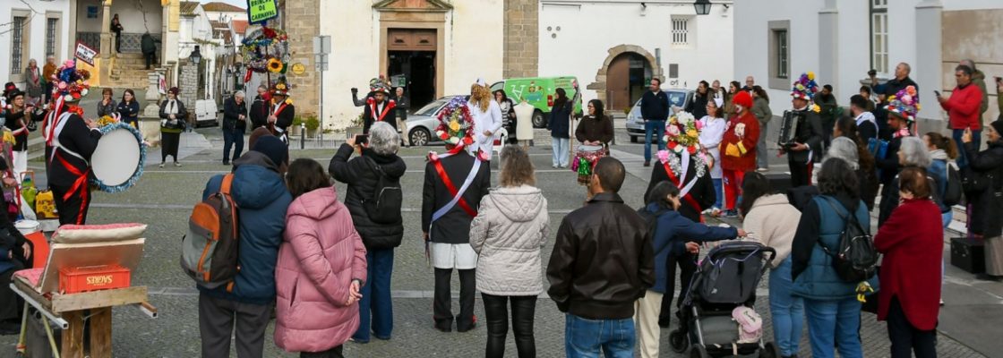 Brincas de Carnaval animaram a Praça de Sertório