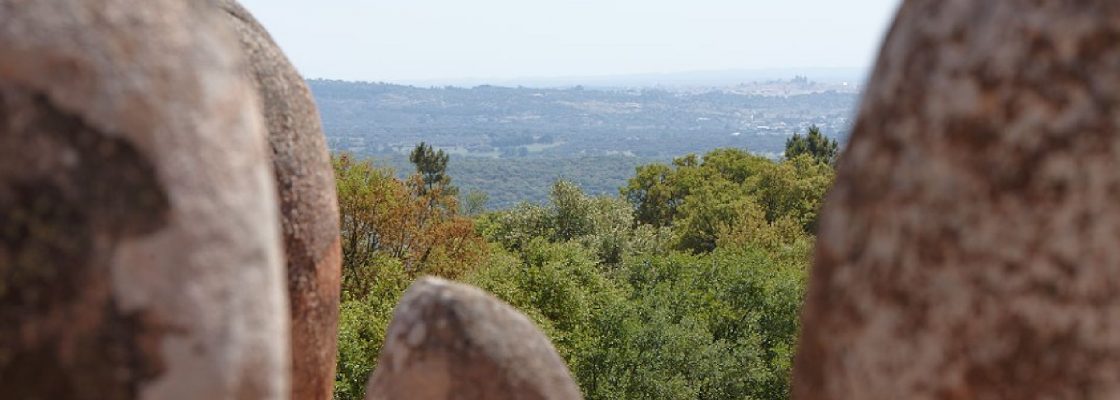 (Português) Câmara de Évora assinala 62 anos da descoberta da Anta Grande do Zambujeiro e do C...