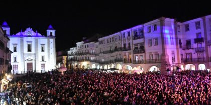 Milhares de pessoas celebraram o 25 de Abril em Évora