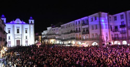 Milhares de pessoas celebraram o 25 de Abril em Évora