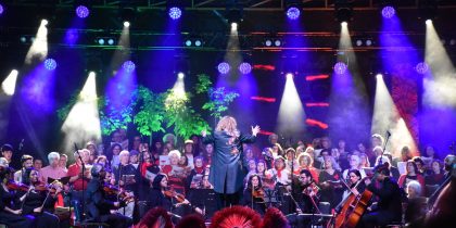 Vozes de Abril e Orquestra do Alentejo cantaram Abril na Praça de Giraldo