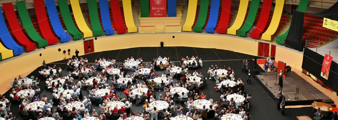 (Português) Associação Povo Alentejano celebrou Abril com almoço
