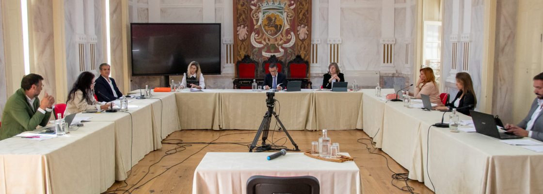 (Português) Em reunião pública de Câmara 30 de abril de 2026:  Câmara de Évora aprovou os t...