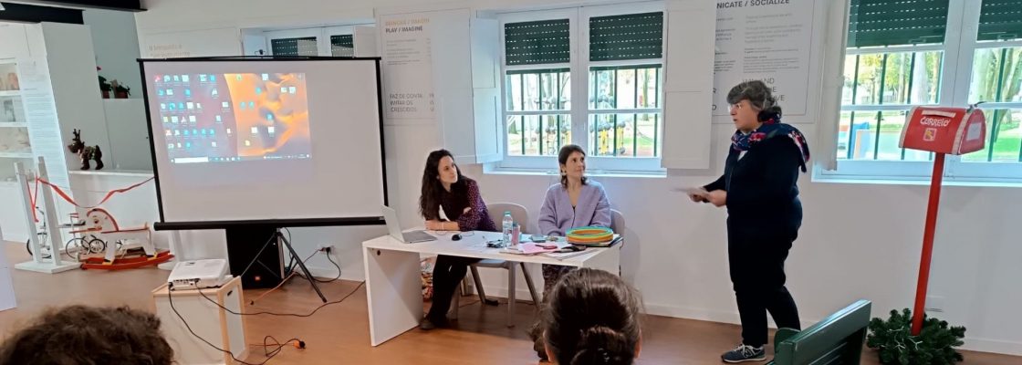 Sessão “Como ajudar as crianças a ler, escrever e a comunicar melhor” reuniu famílias, doc...